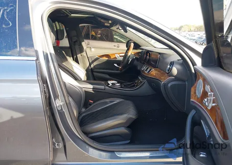 2017 Mercedes-Benz E 300 4Matic z USA, uszkodzony, nr VIN WDDZF4KBXHA112201